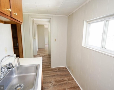 202 E Grove Street - Photo Thumbnail 15