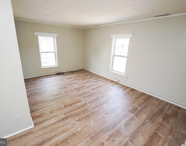 202 E Grove Street - Photo Thumbnail 16