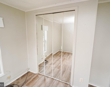 202 E Grove Street - Photo Thumbnail 29