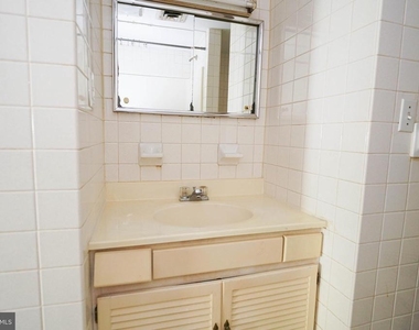 202 E Grove Street - Photo Thumbnail 23
