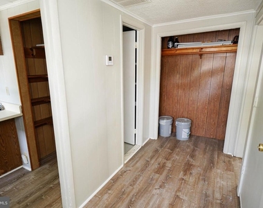 202 E Grove Street - Photo Thumbnail 9