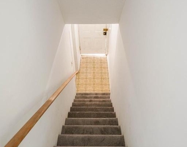 202 E Grove Street - Photo Thumbnail 7