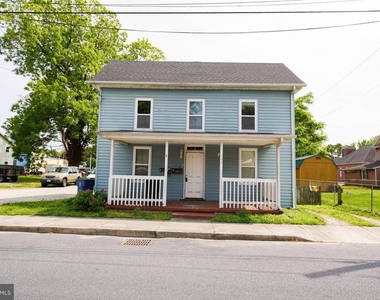 202 E Grove Street - Photo Thumbnail 1