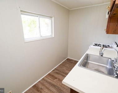 202 E Grove Street - Photo Thumbnail 14