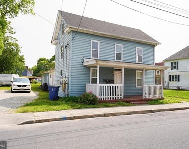 202 E Grove Street - Photo Thumbnail 3