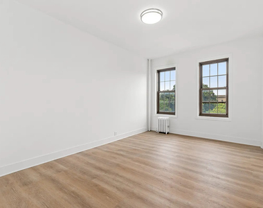 1100 Grand Concourse - Photo Thumbnail 5