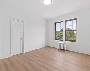 1100 Grand Concourse - Photo Thumbnail 4
