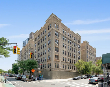 1100 Grand Concourse - Photo Thumbnail 9