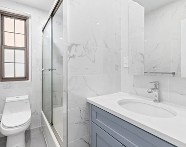 1100 Grand Concourse - Photo Thumbnail 3