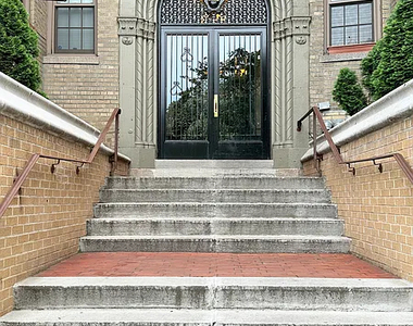 1100 Grand Concourse - Photo Thumbnail 8