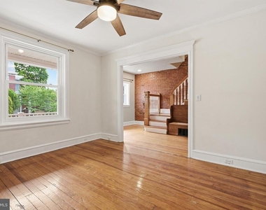 406 W 20th Street - Photo Thumbnail 4