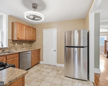 406 W 20th Street - Photo Thumbnail 8