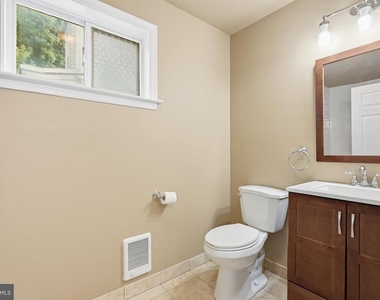 406 W 20th Street - Photo Thumbnail 11