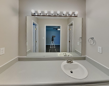 2112 Mckinnon Drive - Photo Thumbnail 8