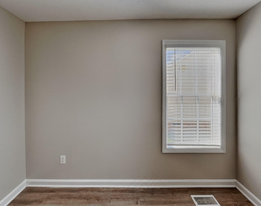2112 Mckinnon Drive - Photo Thumbnail 11
