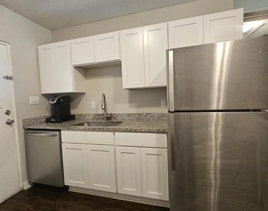 3623 Bowling Drive - Photo Thumbnail 7