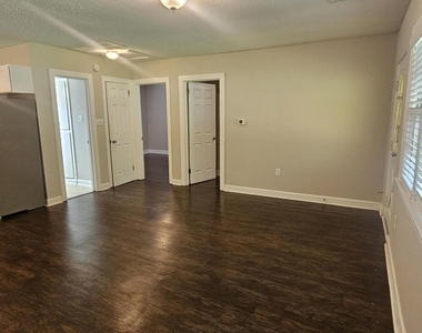 3623 Bowling Drive - Photo Thumbnail 4