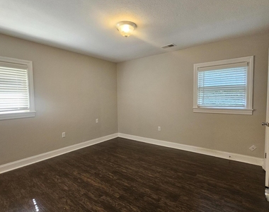 3623 Bowling Drive - Photo Thumbnail 10