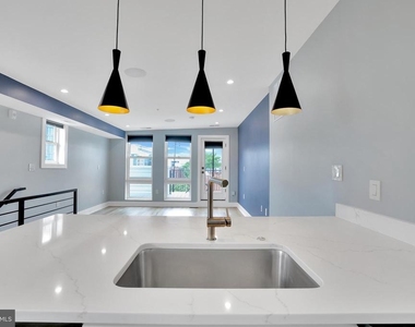 1110 6th Street Nw - Photo Thumbnail 4