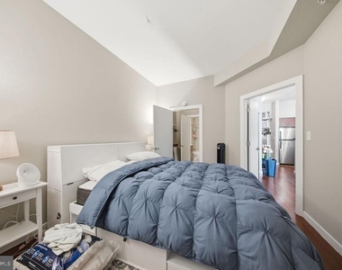 1000 New Jersey Avenue Se - Photo Thumbnail 4