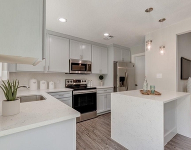 1512 Luray Dr - Photo Thumbnail 8
