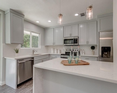 1512 Luray Dr - Photo Thumbnail 9