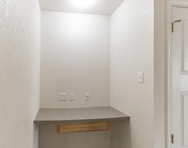319 Cedar Ridge Dr - Photo Thumbnail 14