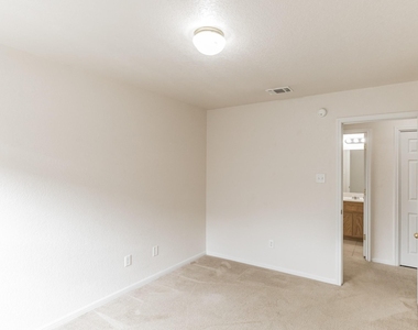 319 Cedar Ridge Dr - Photo Thumbnail 18