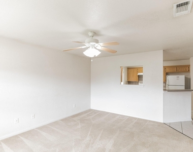 319 Cedar Ridge Dr - Photo Thumbnail 3