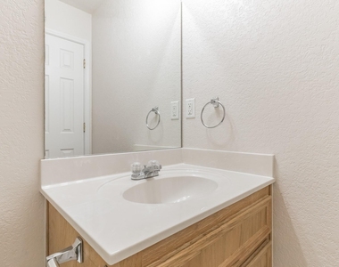 319 Cedar Ridge Dr - Photo Thumbnail 20