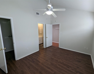 1818 S Lakeshore Blvd - Photo Thumbnail 16