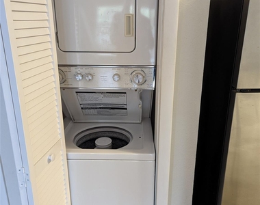 1818 S Lakeshore Blvd - Photo Thumbnail 19