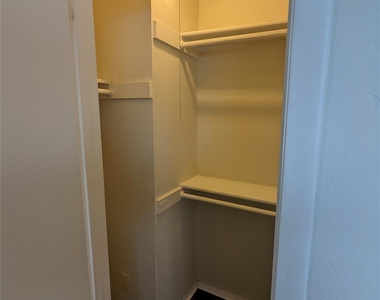 1818 S Lakeshore Blvd - Photo Thumbnail 18
