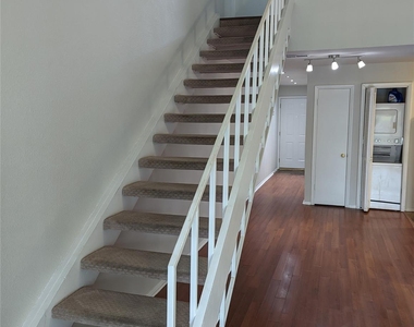 1818 S Lakeshore Blvd - Photo Thumbnail 7