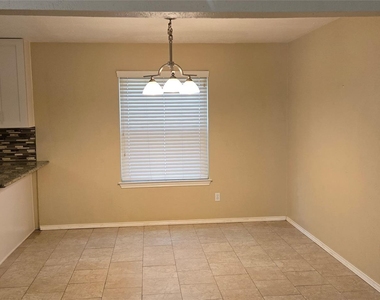 2800 Norfolk Dr - Photo Thumbnail 9