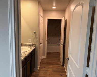 105 Declaration Ln - Photo Thumbnail 25