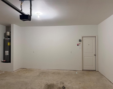 105 Declaration Ln - Photo Thumbnail 33