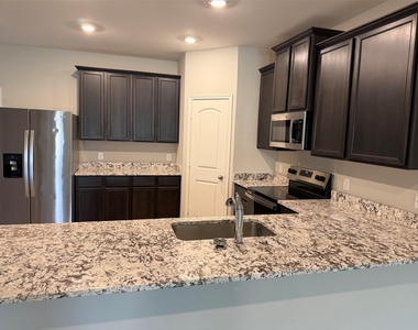 105 Declaration Ln - Photo Thumbnail 6