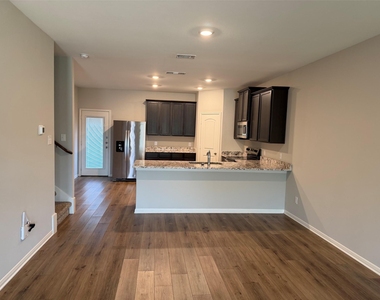 105 Declaration Ln - Photo Thumbnail 3