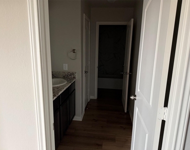105 Declaration Ln - Photo Thumbnail 24