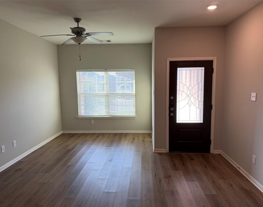 105 Declaration Ln - Photo Thumbnail 4