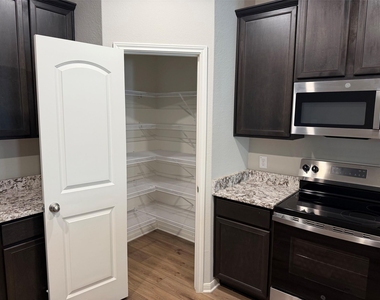 105 Declaration Ln - Photo Thumbnail 10