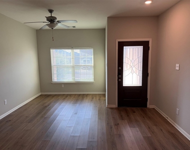 105 Declaration Ln - Photo Thumbnail 5