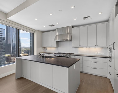 200 Congress Ave - Photo Thumbnail 8