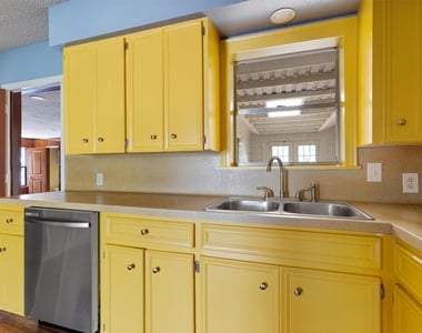 2106 Allred Dr - Photo Thumbnail 9
