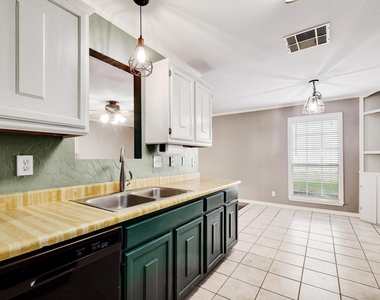 3429 Harvest Dr - Photo Thumbnail 8