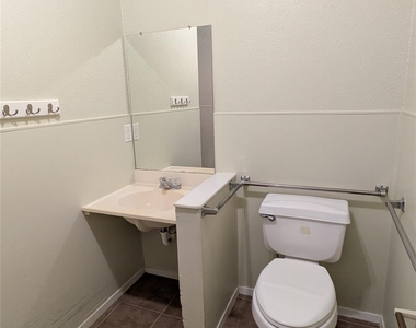 1507 Earle St - Photo Thumbnail 6