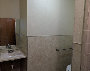 1507 Earle St - Photo Thumbnail 8
