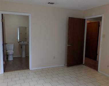 1507 Earle St - Photo Thumbnail 11