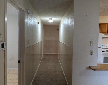 1507 Earle St - Photo Thumbnail 4